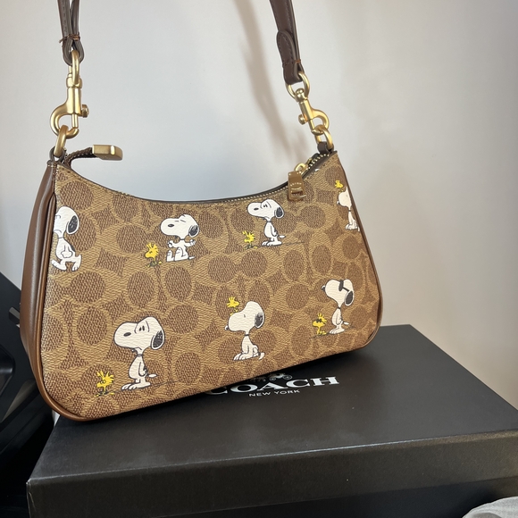 Coach Brown Snoopy Print Women's Bag - Picture 3 of 6